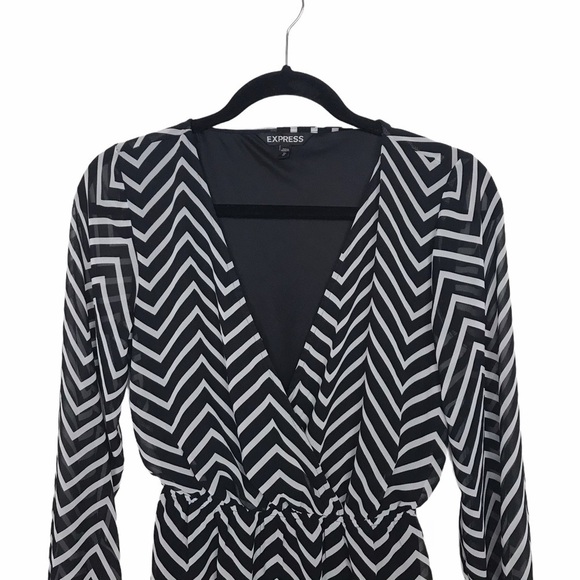 Express Chevron Print V Neck Dress - Picture 3 of 9